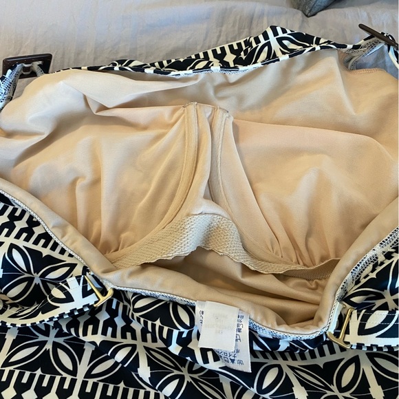 Lands End Plus Size SlenderSuit Tummy Control underwire One Piece Swim Black 22W - Picture 6 of 8